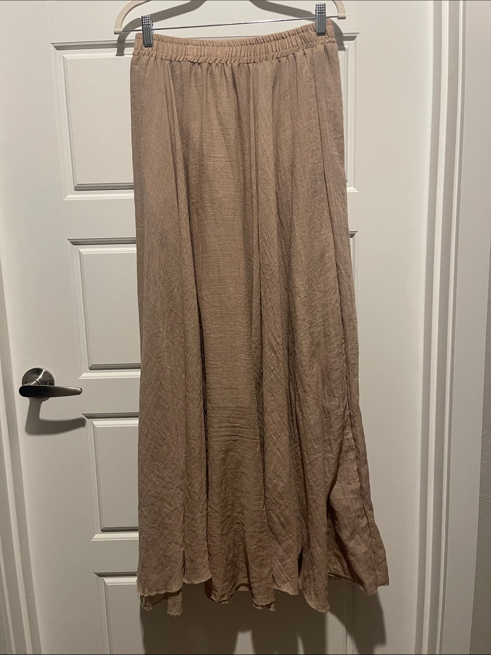 Women's Flowing Elastic-Waist Maxi Skirt in Taupe